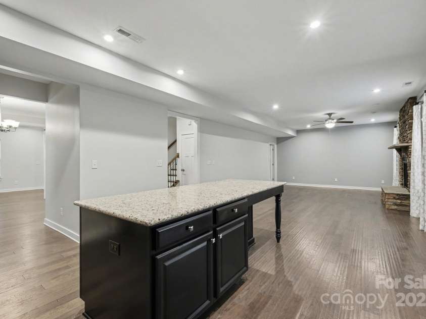 10474 Black Locust Lane, Charlotte, NC 28215.  MLS# CAR4330435, YatesRealty ID 28360. 