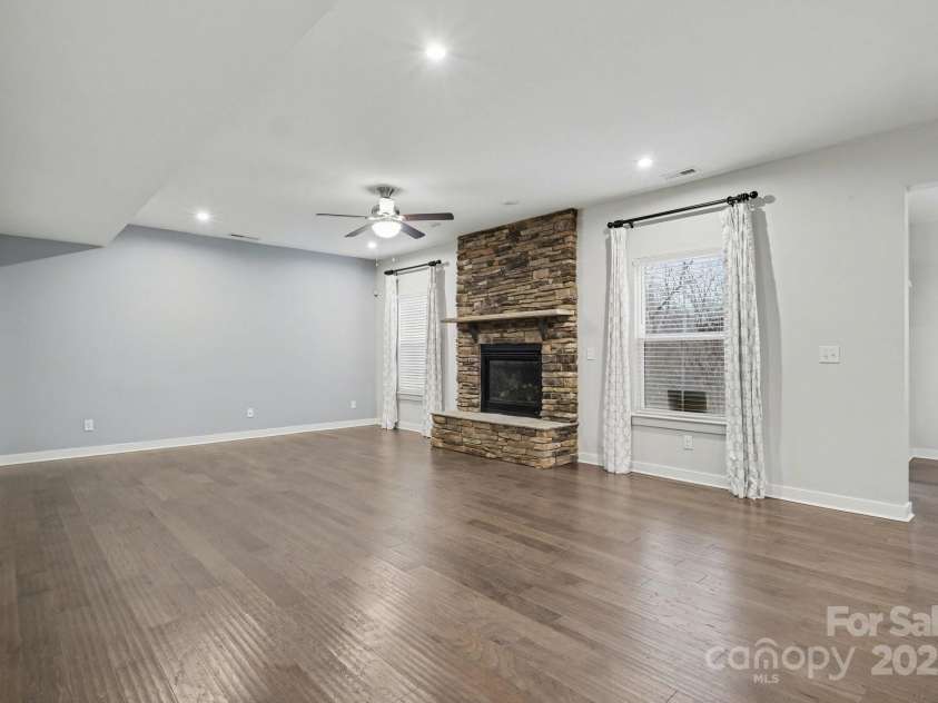 10474 Black Locust Lane, Charlotte, NC 28215.  MLS# CAR4330435, YatesRealty ID 28360. 