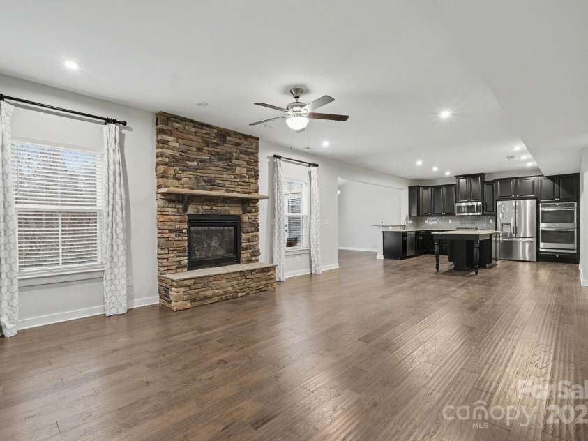 10474 Black Locust Lane, Charlotte, NC 28215.  MLS# CAR4330435, YatesRealty ID 28360. 