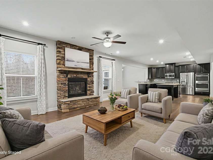 10474 Black Locust Lane, Charlotte, NC 28215.  MLS# CAR4330435, YatesRealty ID 28360. 