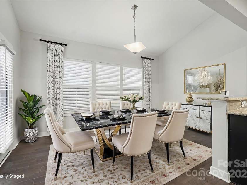 10474 Black Locust Lane, Charlotte, NC 28215.  MLS# CAR4330435, YatesRealty ID 28360. 