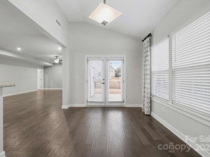 10474 Black Locust Lane, Charlotte, NC 28215.  MLS# CAR4330435, YatesRealty ID 28360. 