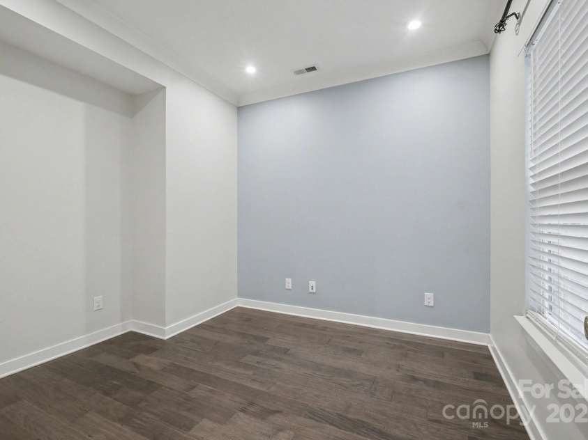 10474 Black Locust Lane, Charlotte, NC 28215.  MLS# CAR4330435, YatesRealty ID 28360. 