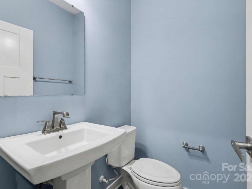 10474 Black Locust Lane, Charlotte, NC 28215.  MLS# CAR4330435, YatesRealty ID 28360. 