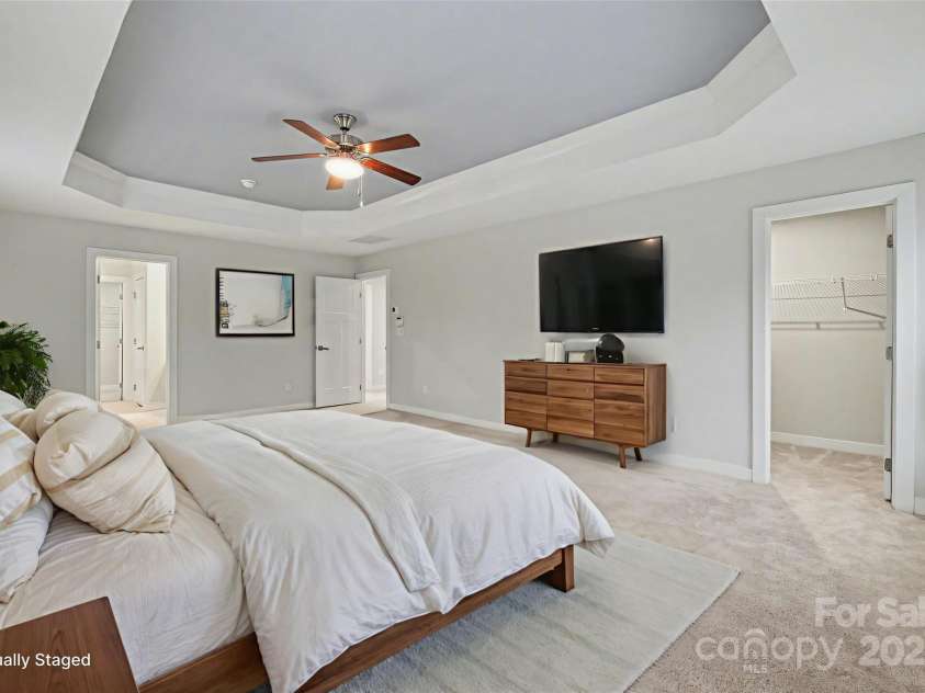 10474 Black Locust Lane, Charlotte, NC 28215.  MLS# CAR4330435, YatesRealty ID 28360. 