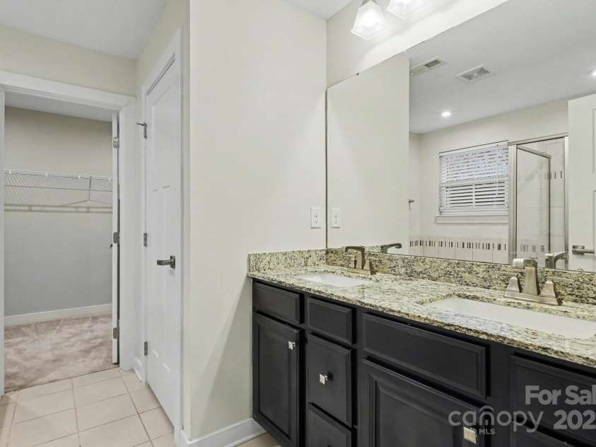 10474 Black Locust Lane, Charlotte, NC 28215.  MLS# CAR4330435, YatesRealty ID 28360. 