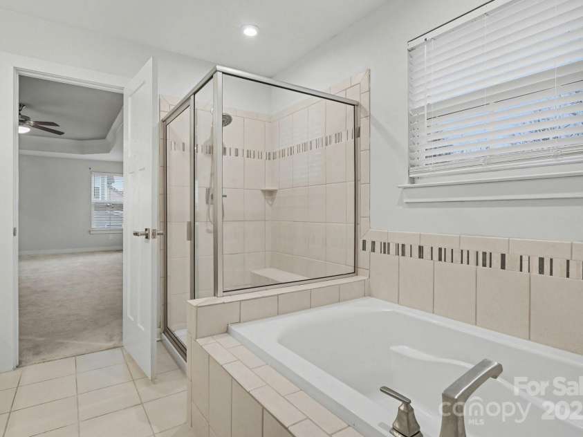 10474 Black Locust Lane, Charlotte, NC 28215.  MLS# CAR4330435, YatesRealty ID 28360. 