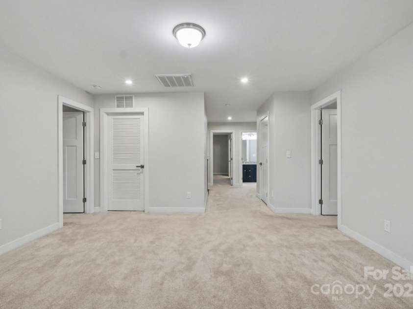 10474 Black Locust Lane, Charlotte, NC 28215.  MLS# CAR4330435, YatesRealty ID 28360. 