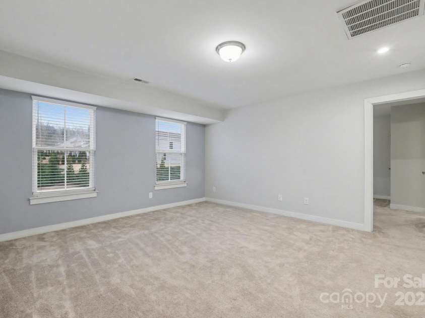 10474 Black Locust Lane, Charlotte, NC 28215.  MLS# CAR4330435, YatesRealty ID 28360. 