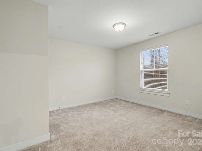 10474 Black Locust Lane, Charlotte, NC 28215.  MLS# CAR4330435, YatesRealty ID 28360. 