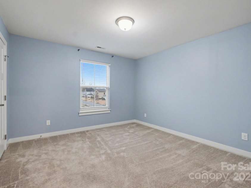 10474 Black Locust Lane, Charlotte, NC 28215.  MLS# CAR4330435, YatesRealty ID 28360. 