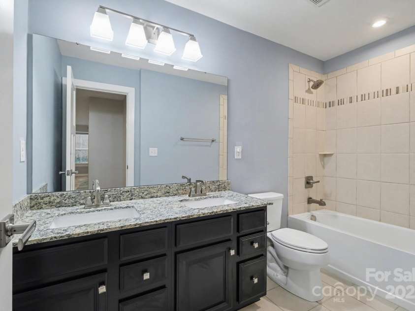 10474 Black Locust Lane, Charlotte, NC 28215.  MLS# CAR4330435, YatesRealty ID 28360. 