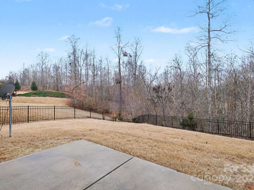 10474 Black Locust Lane, Charlotte, NC 28215.  MLS# CAR4330435, YatesRealty ID 28360. 