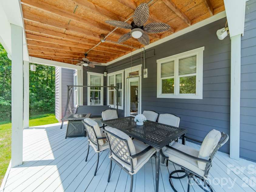 188 Carolina Crossing Drive, York, SC 29745.  MLS# CAR4367522, YatesRealty ID 28360. 