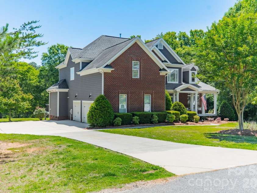 188 Carolina Crossing Drive, York, SC 29745.  MLS# CAR4367522, YatesRealty ID 28360. 
