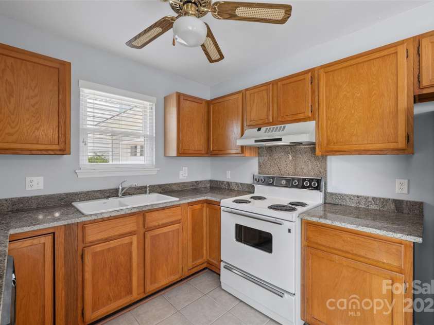 1658 Crestdale Road, Rock Hill, SC 29732.  MLS# CAR4282719, YatesRealty ID 28361. 