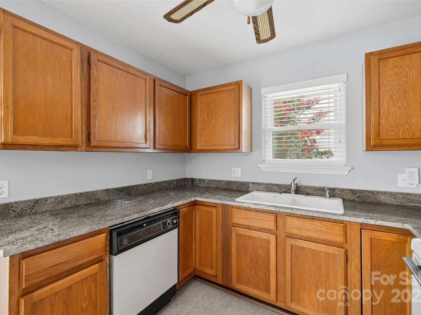 1658 Crestdale Road, Rock Hill, SC 29732.  MLS# CAR4282719, YatesRealty ID 28361. 