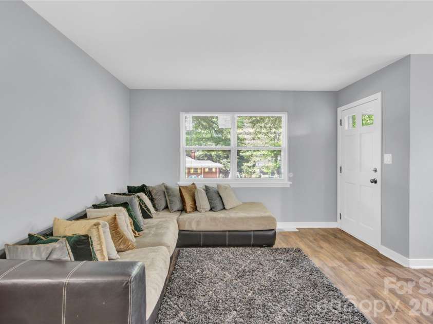 3300 Bonaire Drive, Charlotte, NC 28208.  MLS# CAR4371021, YatesRealty ID 28362. 