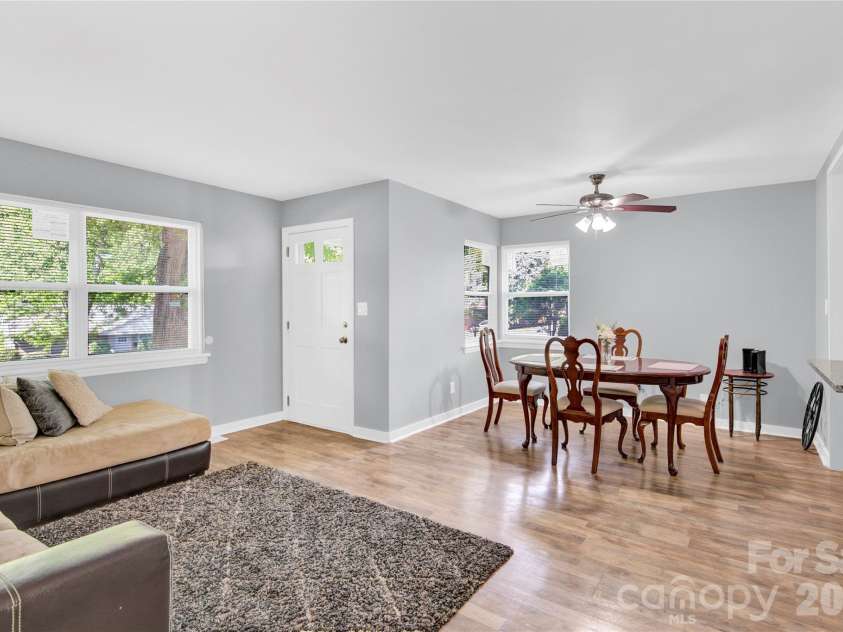 3300 Bonaire Drive, Charlotte, NC 28208.  MLS# CAR4371021, YatesRealty ID 28362. 