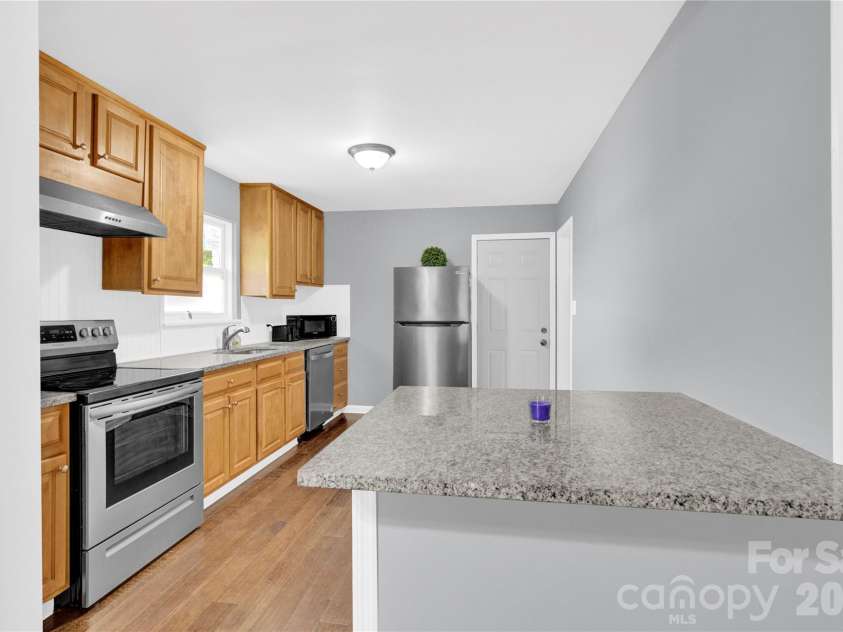3300 Bonaire Drive, Charlotte, NC 28208.  MLS# CAR4371021, YatesRealty ID 28362. 
