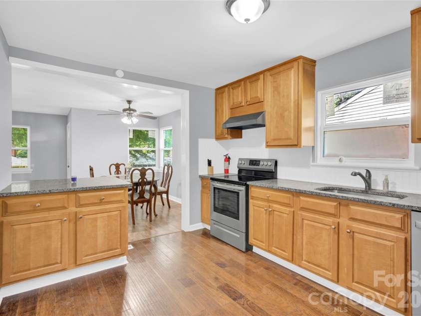 3300 Bonaire Drive, Charlotte, NC 28208.  MLS# CAR4371021, YatesRealty ID 28362. 