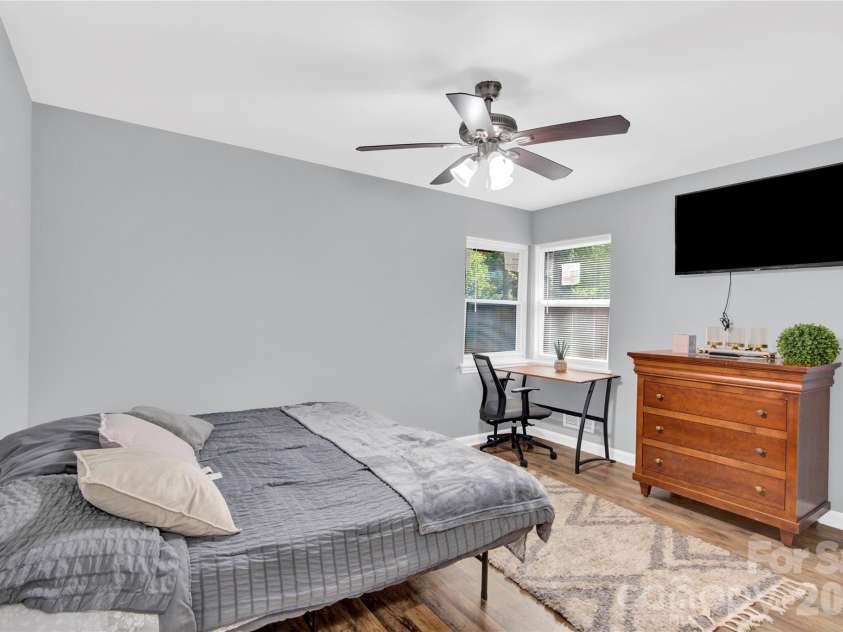 3300 Bonaire Drive, Charlotte, NC 28208.  MLS# CAR4371021, YatesRealty ID 28362. 