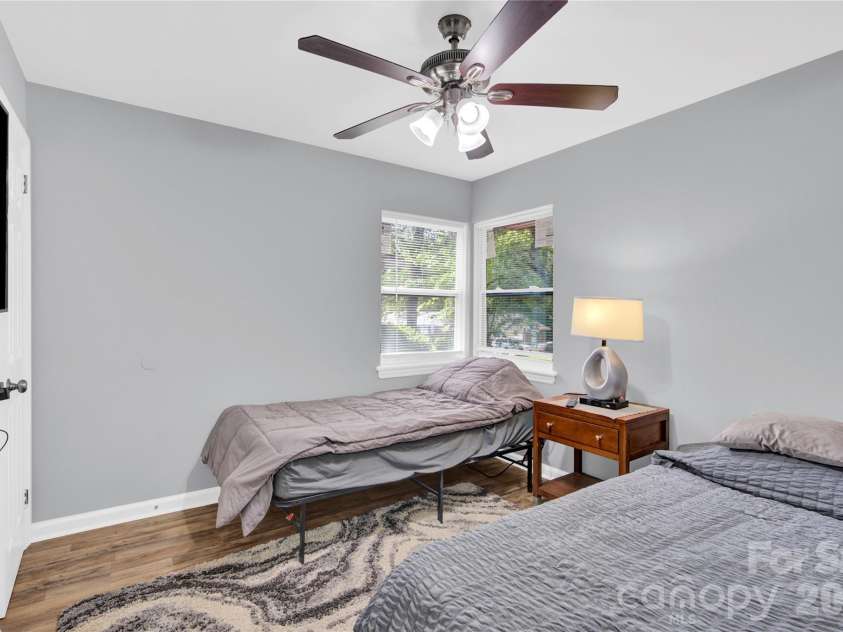 3300 Bonaire Drive, Charlotte, NC 28208.  MLS# CAR4371021, YatesRealty ID 28362. 