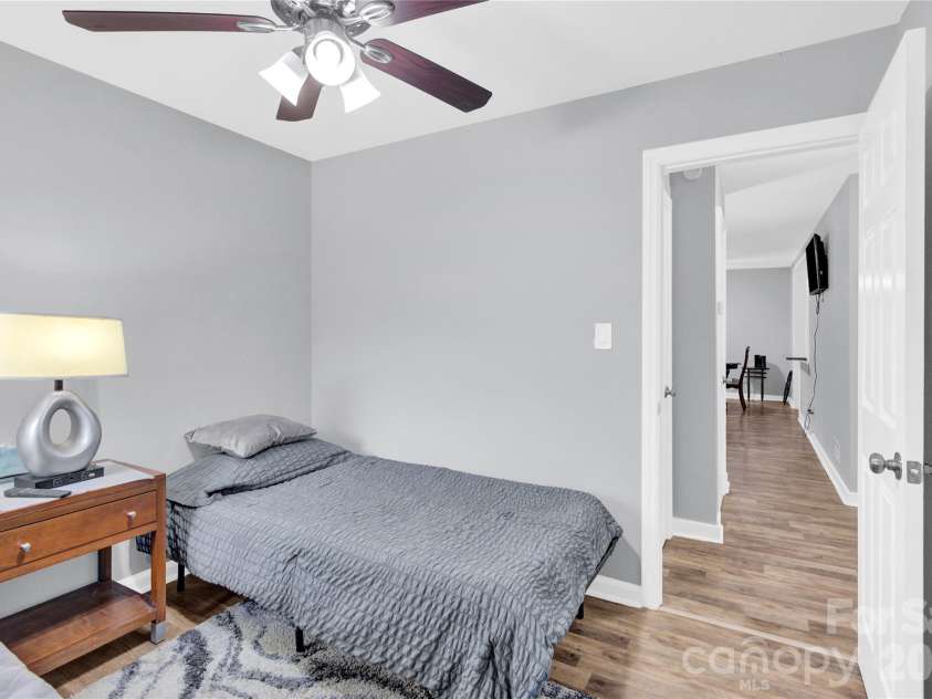 3300 Bonaire Drive, Charlotte, NC 28208.  MLS# CAR4371021, YatesRealty ID 28362. 