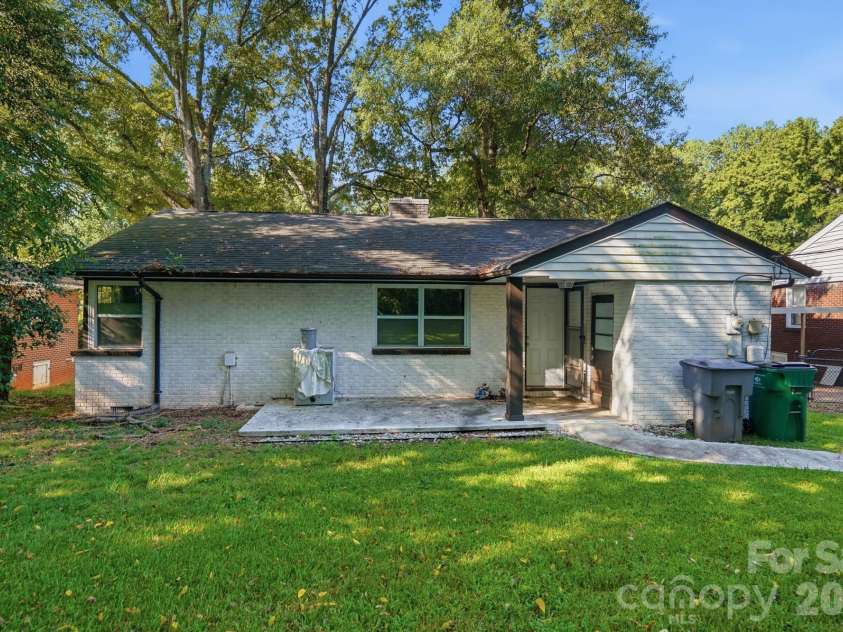 3300 Bonaire Drive, Charlotte, NC 28208.  MLS# CAR4420802, YatesRealty ID 28362. Large partially fenced backyard