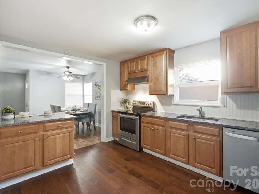 3300 Bonaire Drive, Charlotte, NC 28208.  MLS# CAR4420802, YatesRealty ID 28362. Large space