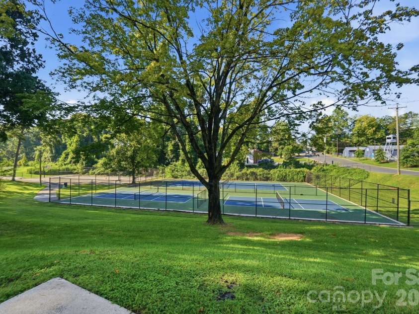 3300 Bonaire Drive, Charlotte, NC 28208.  MLS# CAR4420802, YatesRealty ID 28362. Sports Courts