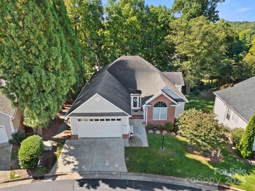 5244 Old Plantation Circle, Winston Salem, NC 27104.  MLS# CAR4283208, YatesRealty ID 28362. Aerial view