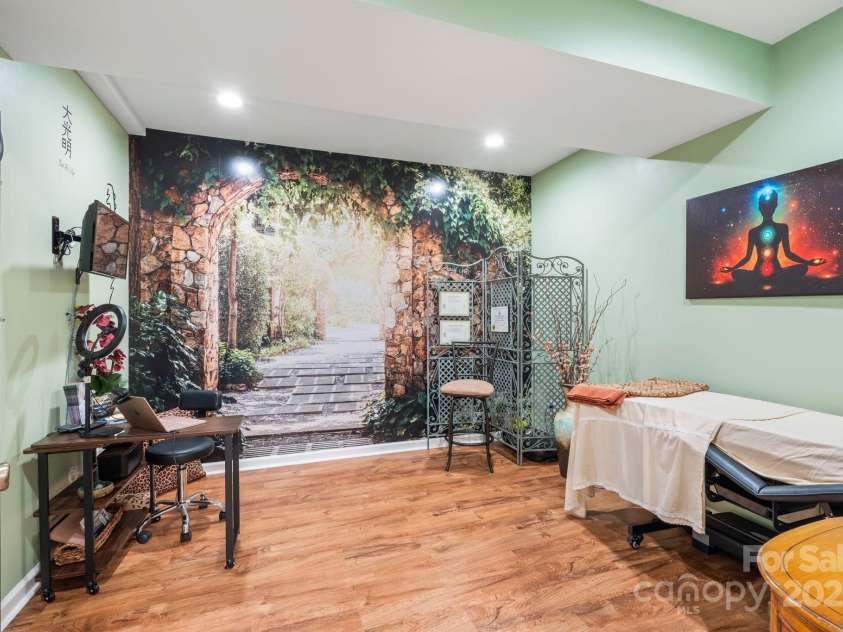5244 Old Plantation Circle, Winston Salem, NC 27104.  MLS# CAR4283208, YatesRealty ID 28362. Exercise room