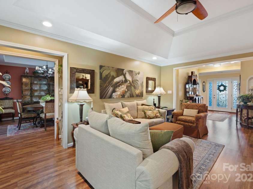 5244 Old Plantation Circle, Winston Salem, NC 27104.  MLS# CAR4283208, YatesRealty ID 28362. Living room