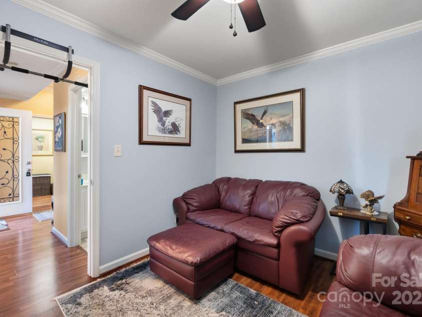 5244 Old Plantation Circle, Winston Salem, NC 27104.  MLS# CAR4283208, YatesRealty ID 28362. Main level 3rd bedrom