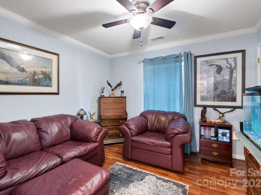 5244 Old Plantation Circle, Winston Salem, NC 27104.  MLS# CAR4283208, YatesRealty ID 28362. Main level 3rd bedroom