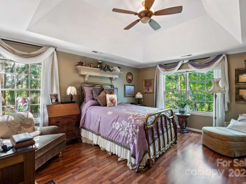 5244 Old Plantation Circle, Winston Salem, NC 27104.  MLS# CAR4283208, YatesRealty ID 28362. Primary bedroom