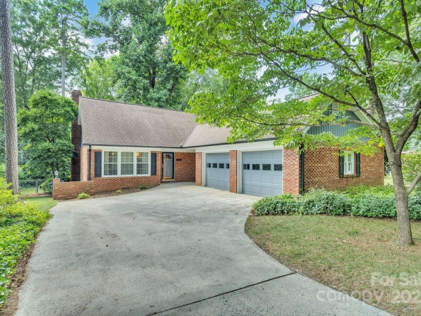 141 Wellington Drive, Salisbury, NC 28144.  MLS# CAR4283531, YatesRealty ID 28363. 