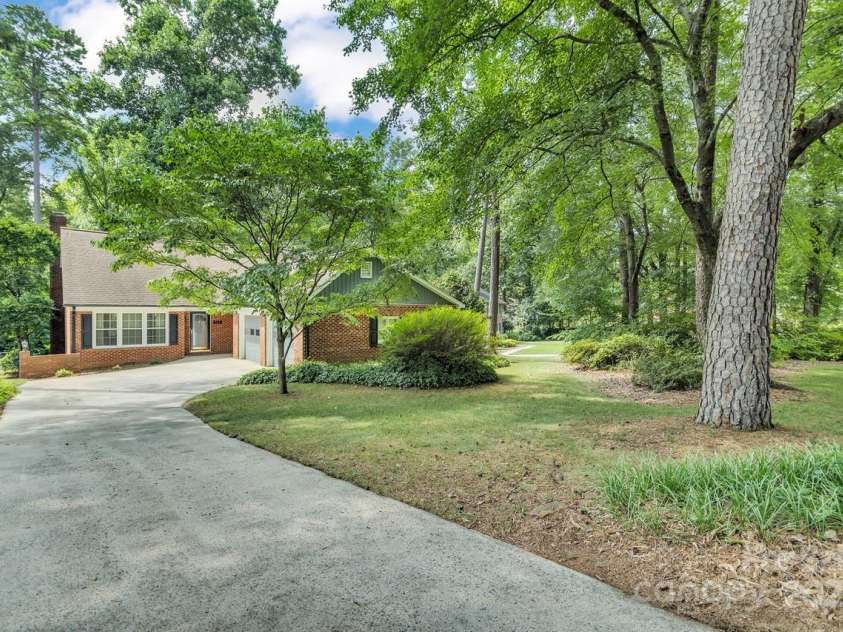 141 Wellington Drive, Salisbury, NC 28144.  MLS# CAR4283531, YatesRealty ID 28363. 