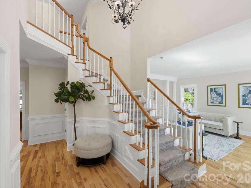 7006 Darnley Place, Charlotte, NC 28226.  MLS# CAR4367074, YatesRealty ID 28363. Foyer