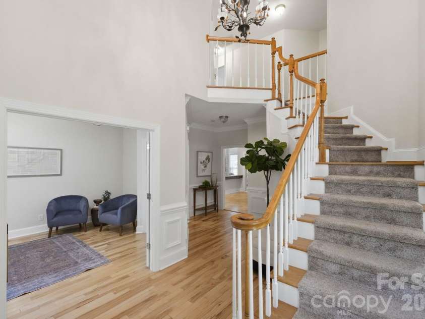 7006 Darnley Place, Charlotte, NC 28226.  MLS# CAR4367074, YatesRealty ID 28363. Foyer