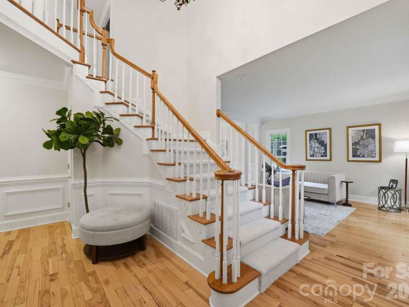 7006 Darnley Place, Charlotte, NC 28226.  MLS# CAR4367074, YatesRealty ID 28363. Foyer