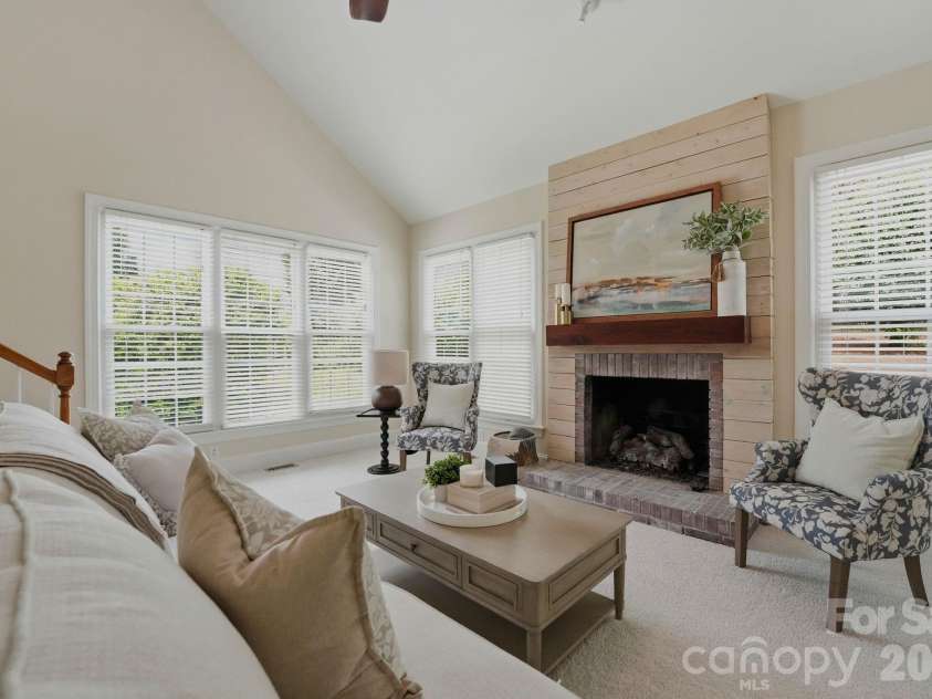7006 Darnley Place, Charlotte, NC 28226.  MLS# CAR4367074, YatesRealty ID 28363. Great Room