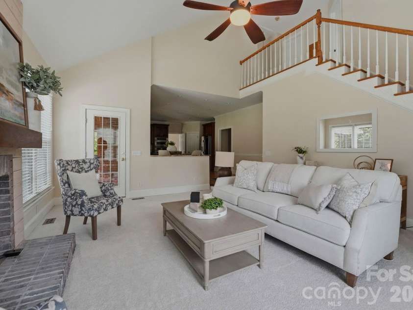 7006 Darnley Place, Charlotte, NC 28226.  MLS# CAR4367074, YatesRealty ID 28363. Great Room
