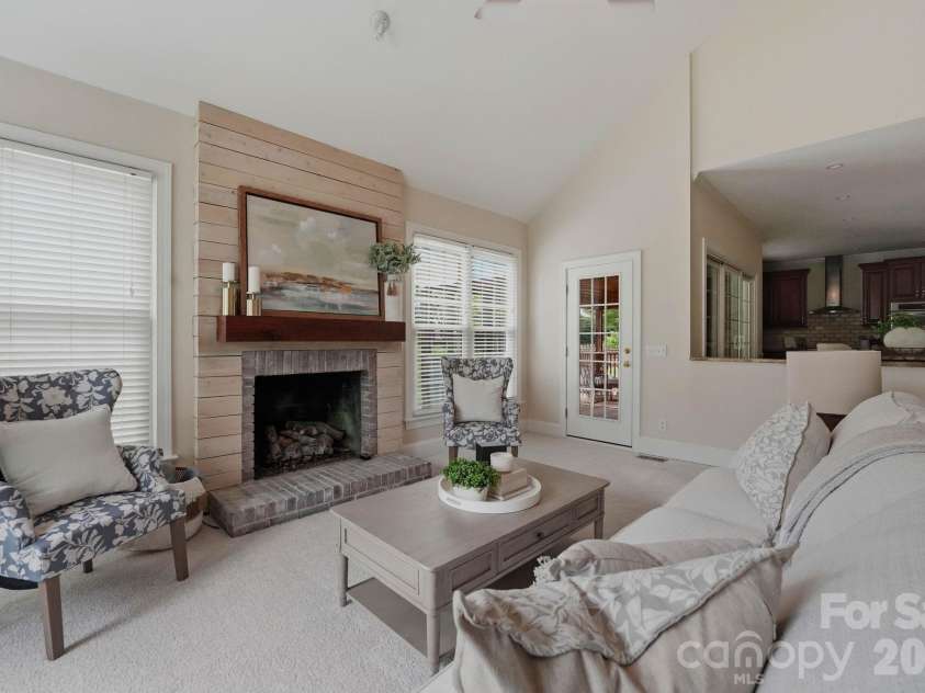 7006 Darnley Place, Charlotte, NC 28226.  MLS# CAR4367074, YatesRealty ID 28363. Great Room