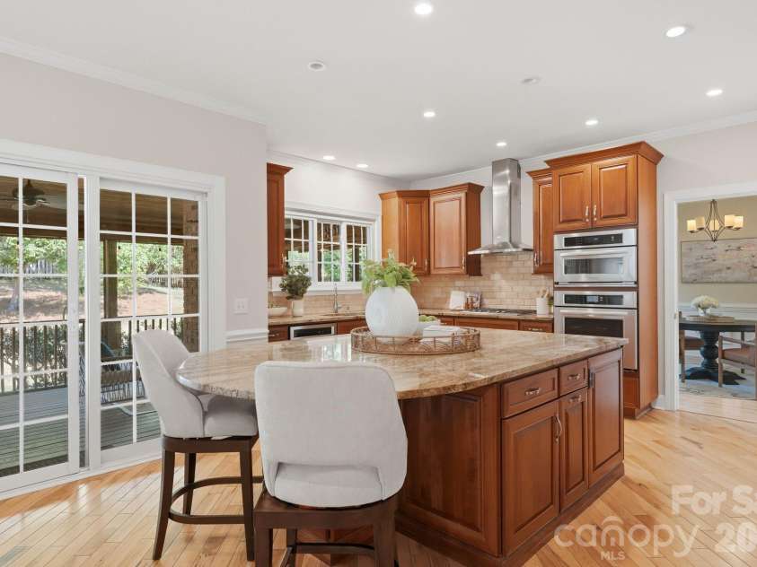 7006 Darnley Place, Charlotte, NC 28226.  MLS# CAR4367074, YatesRealty ID 28363. Kitchen