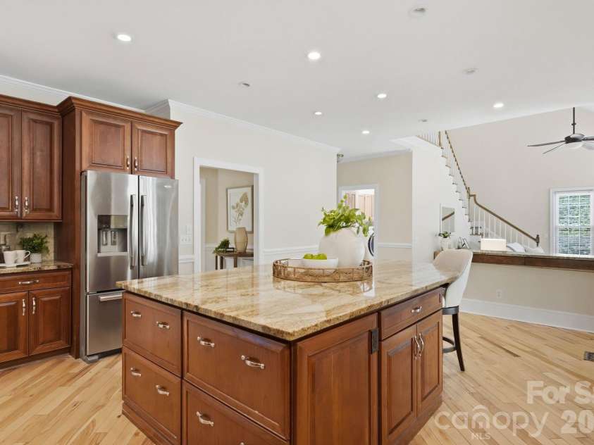 7006 Darnley Place, Charlotte, NC 28226.  MLS# CAR4367074, YatesRealty ID 28363. Kitchen