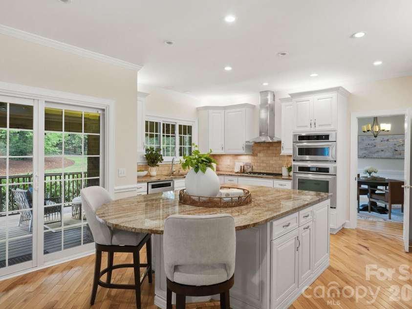 7006 Darnley Place, Charlotte, NC 28226.  MLS# CAR4367074, YatesRealty ID 28363. Kitchen