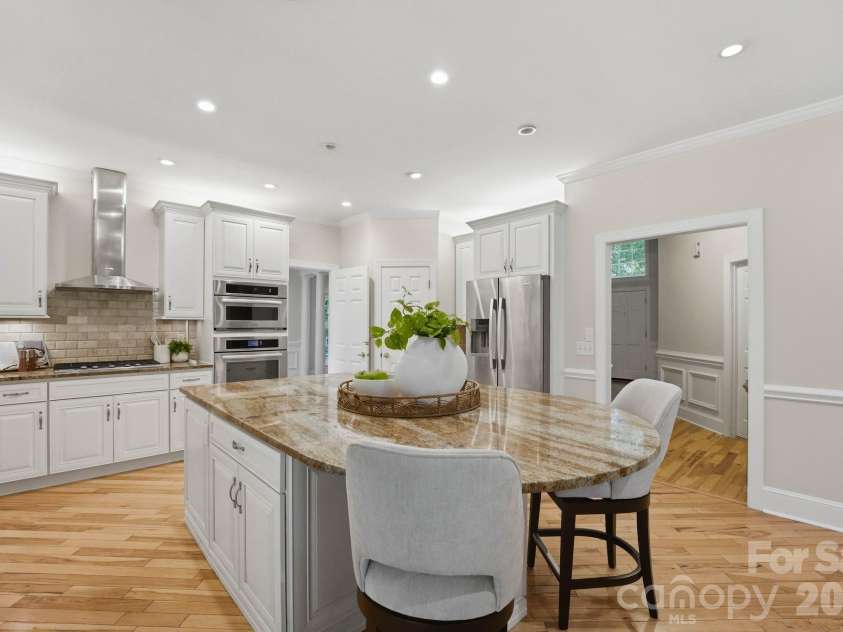 7006 Darnley Place, Charlotte, NC 28226.  MLS# CAR4367074, YatesRealty ID 28363. Kitchen