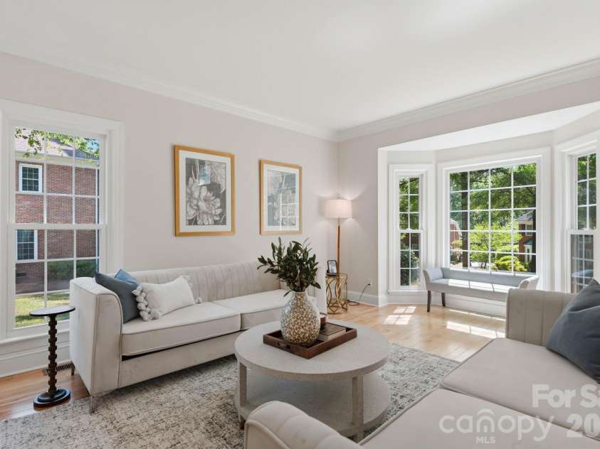 7006 Darnley Place, Charlotte, NC 28226.  MLS# CAR4367074, YatesRealty ID 28363. Living Room